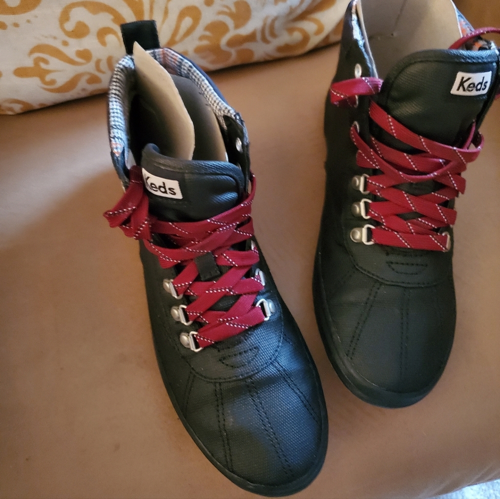 Keds, size 8 black with burgundy laces